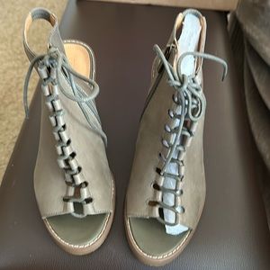 NWOT Kenneth Cole Wedges SZ 9